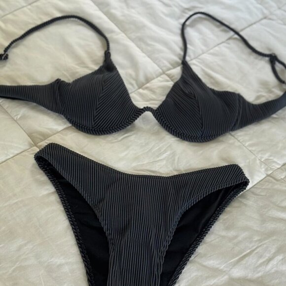 Ribbed Black Triangle Bikini Set — L (Underwire Push-Up, High-Cut Cheeky) 🖤 - Picture 5 of 5